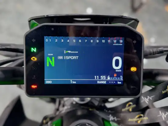 KAWASAKI-Z900-2026