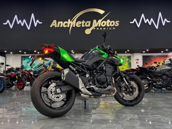 KAWASAKI-Z900-2026