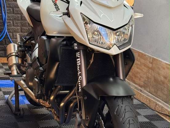 KAWASAKI-Z-750 KAWASAKI-Z-750-2012