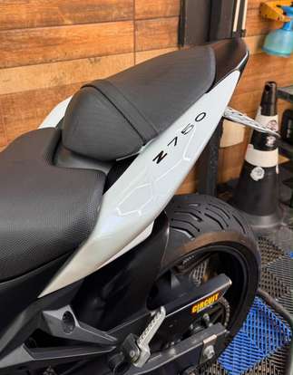 KAWASAKI-Z-750-2012