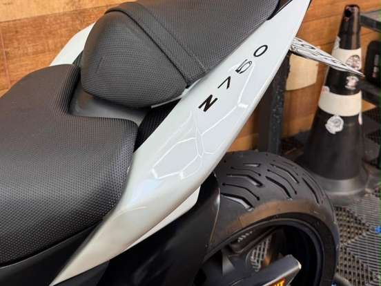 KAWASAKI-Z-750 KAWASAKI-Z-750-2012