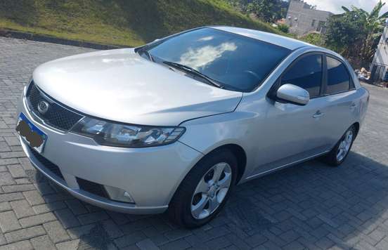 KIA-CERATO-1.6 EX2 SEDAN 16V GASOLINA 4P MANUAL KIA-CERATO-2010