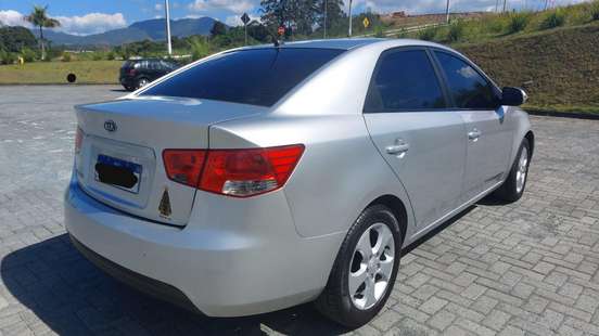 KIA-CERATO-2010