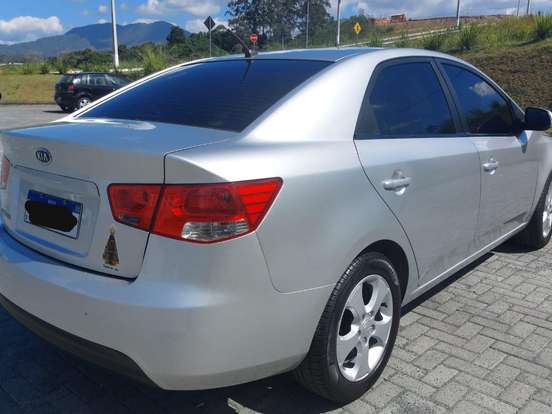 KIA-CERATO-1.6 EX2 SEDAN 16V GASOLINA 4P MANUAL KIA-CERATO-2010