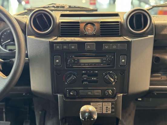 LAND ROVER-DEFENDER-2009