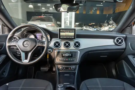 MERCEDES-BENZ-CLA 200-2014