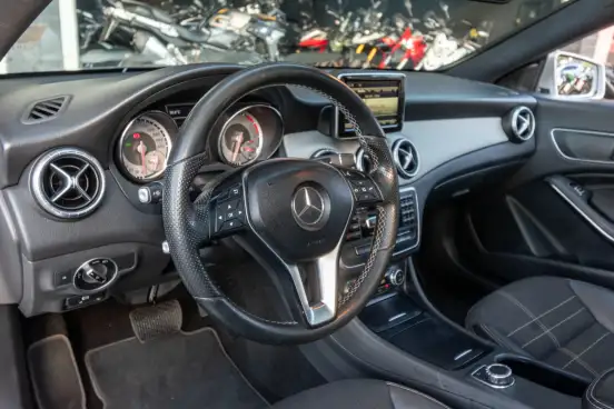 MERCEDES-BENZ-CLA 200-2014
