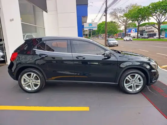 MERCEDES-BENZ-GLA 200-2017