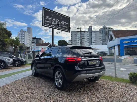 MERCEDES-BENZ-GLA 200-2019
