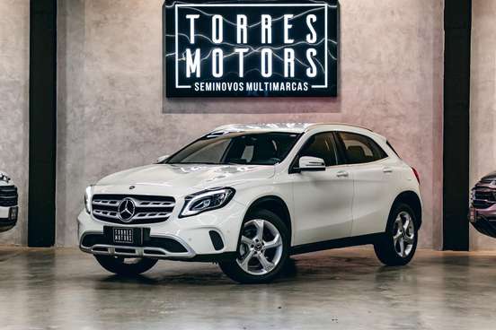 MERCEDES-BENZ-GLA 200-2017
