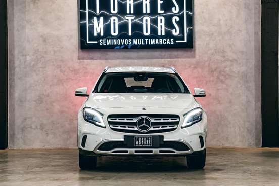 MERCEDES-BENZ-GLA 200-2017