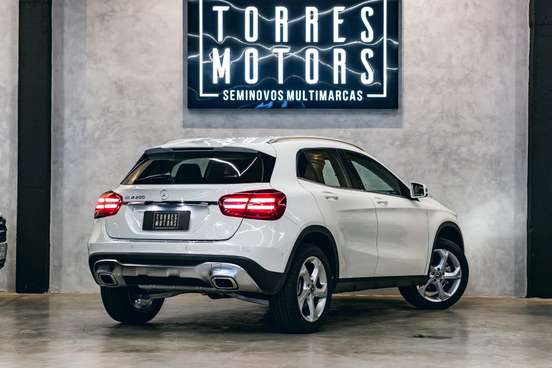 MERCEDES-BENZ-GLA 200-2017