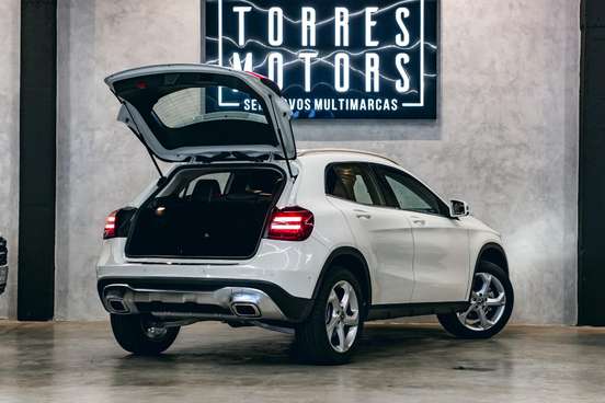 MERCEDES-BENZ-GLA 200-2017