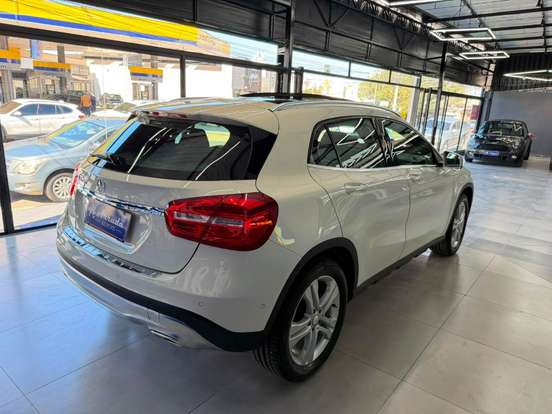 MERCEDES-BENZ-GLA 250-2016