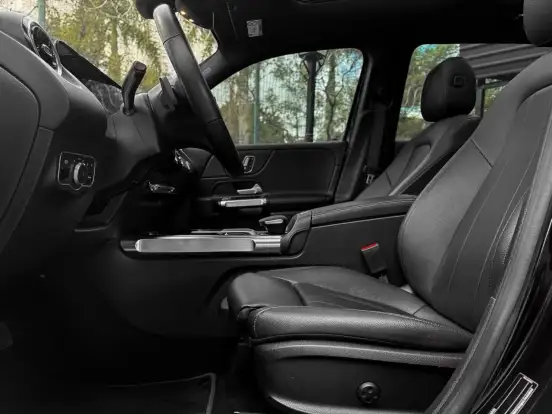 MERCEDES-BENZ-GLB 200-2020