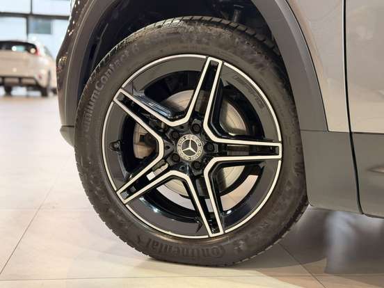 MERCEDES-BENZ-GLB 200-2022