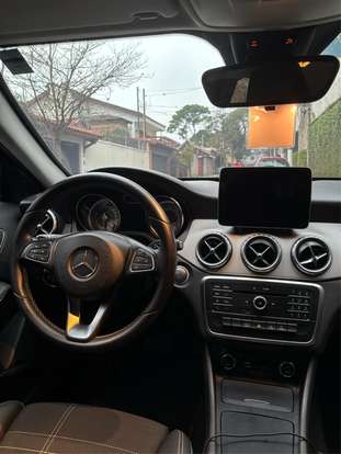 MERCEDES-BENZ-GLA 200-2017