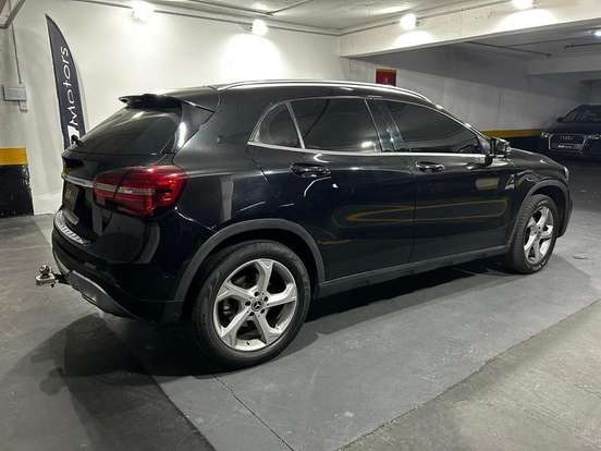 MERCEDES-BENZ-GLA 200-2019