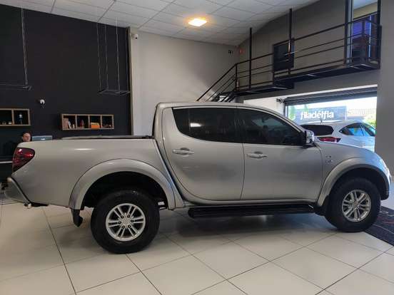 MITSUBISHI-L200 TRITON-2.4 HLS CHROME 4X2 CD 16V FLEX 4P MANUAL MITSUBISHI-L200 TRITON-2016