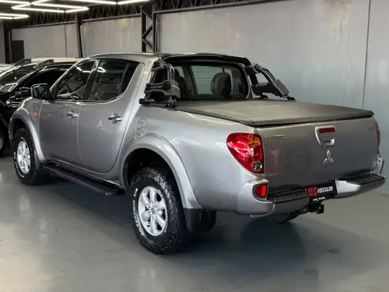 MITSUBISHI-L200 TRITON-3.2 HPE 4X4 CD 16V TURBO INTERCOOLER DIESEL 4P AUTOMÁTICO MITSUBISHI-L200 TRITON-2013