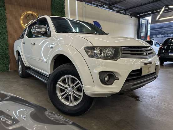 MITSUBISHI-L200 TRITON-3.5 HPE 4X4 CD V6 24V FLEX 4P AUTOMÁTICO MITSUBISHI-L200 TRITON-2014
