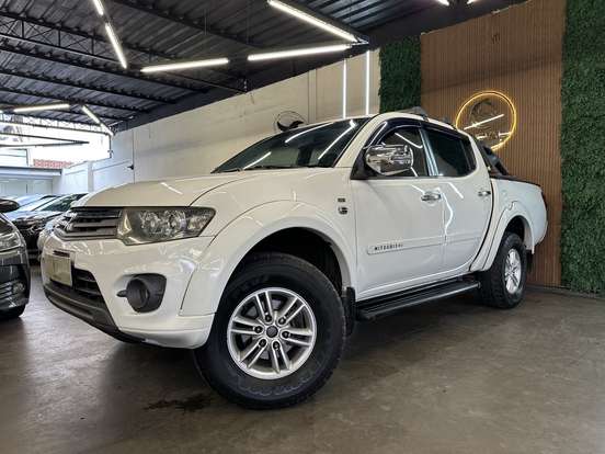 MITSUBISHI-L200 TRITON-3.5 HPE 4X4 CD V6 24V FLEX 4P AUTOMÁTICO MITSUBISHI-L200 TRITON-2014