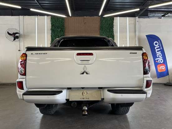MITSUBISHI-L200 TRITON-3.5 HPE 4X4 CD V6 24V FLEX 4P AUTOMÁTICO MITSUBISHI-L200 TRITON-2014