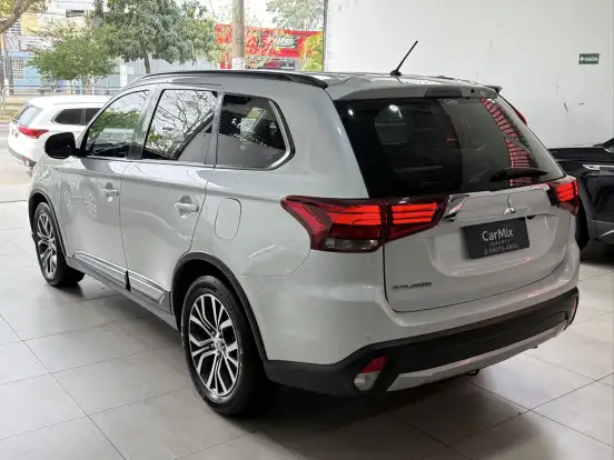 MITSUBISHI-OUTLANDER-2.0 16V GASOLINA 4P AUTOMÁTICO MITSUBISHI-OUTLANDER-2015