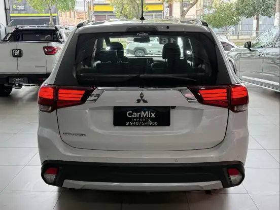 MITSUBISHI-OUTLANDER-2.0 16V GASOLINA 4P AUTOMÁTICO MITSUBISHI-OUTLANDER-2015