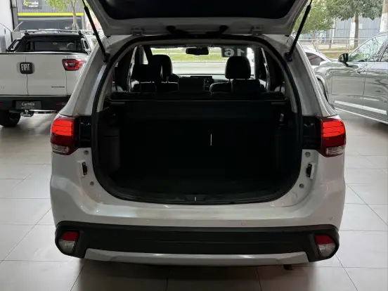 MITSUBISHI-OUTLANDER-2.0 16V GASOLINA 4P AUTOMÁTICO MITSUBISHI-OUTLANDER-2015