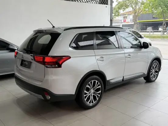 MITSUBISHI-OUTLANDER-2015