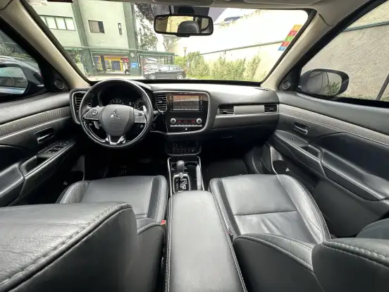 MITSUBISHI-OUTLANDER-2.0 MIVEC GASOLINA HPE AUTOMÁTICO MITSUBISHI-OUTLANDER-2019
