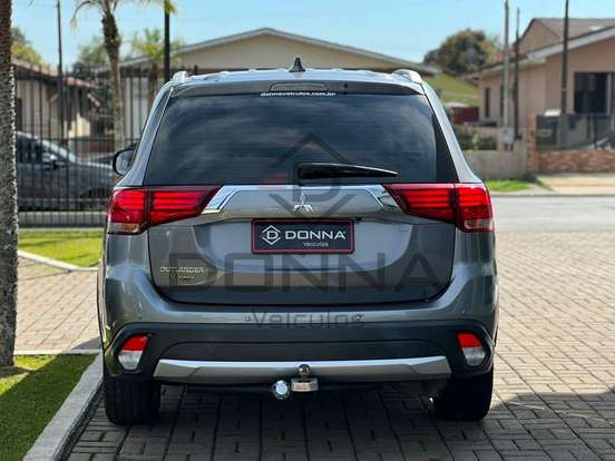 MITSUBISHI-OUTLANDER-2018