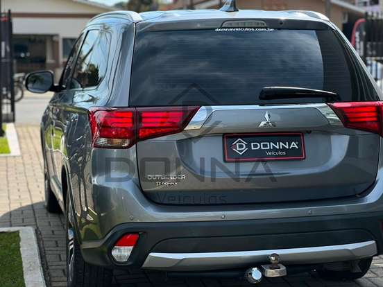 MITSUBISHI-OUTLANDER-2018