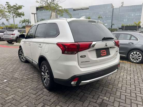 MITSUBISHI-OUTLANDER-2.0 COMFORT 16V GASOLINA 4P AUTOMÁTICO MITSUBISHI-OUTLANDER-2018