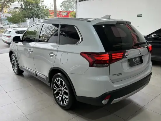 MITSUBISHI-OUTLANDER-3.0 GT 4X4 V6 24V GASOLINA 4P AUTOMÁTICO MITSUBISHI-OUTLANDER-2017