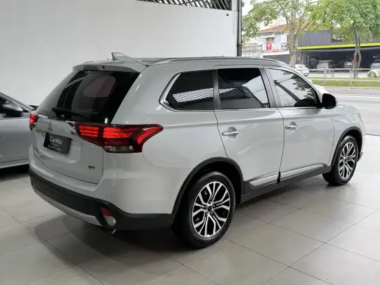 MITSUBISHI-OUTLANDER-2017