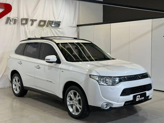 MITSUBISHI OUTLANDER 3.0 GT 4X4 V6 24V GASOLINA 4P AUTOMÁTICO