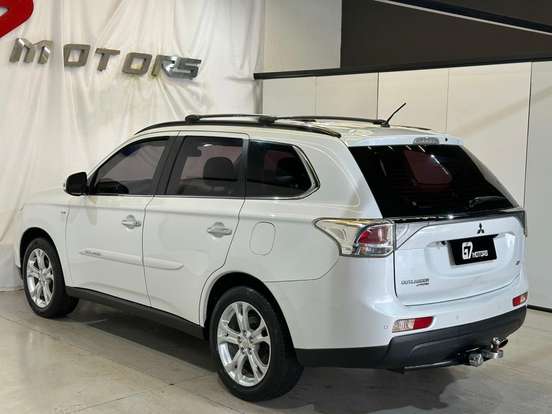 MITSUBISHI-OUTLANDER-3.0 GT 4X4 V6 24V GASOLINA 4P AUTOMÁTICO MITSUBISHI-OUTLANDER-2014