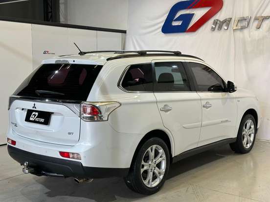 MITSUBISHI-OUTLANDER-3.0 GT 4X4 V6 24V GASOLINA 4P AUTOMÁTICO MITSUBISHI-OUTLANDER-2014