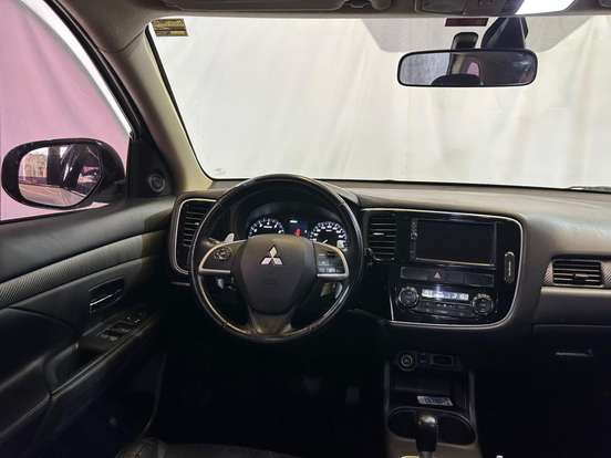 MITSUBISHI-OUTLANDER-2014