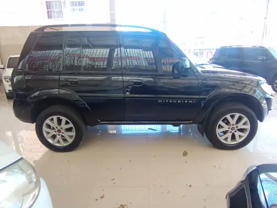 MITSUBISHI-PAJERO TR4-2011