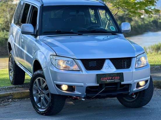 MITSUBISHI-PAJERO TR4-2.0 4X2 16V 140CV FLEX 4P AUTOMÁTICO MITSUBISHI-PAJERO TR4-2011