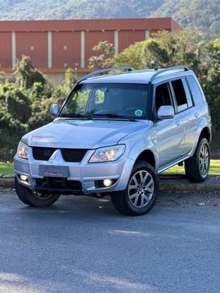 MITSUBISHI-PAJERO TR4-2.0 4X2 16V 140CV FLEX 4P AUTOMÁTICO MITSUBISHI-PAJERO TR4-2011