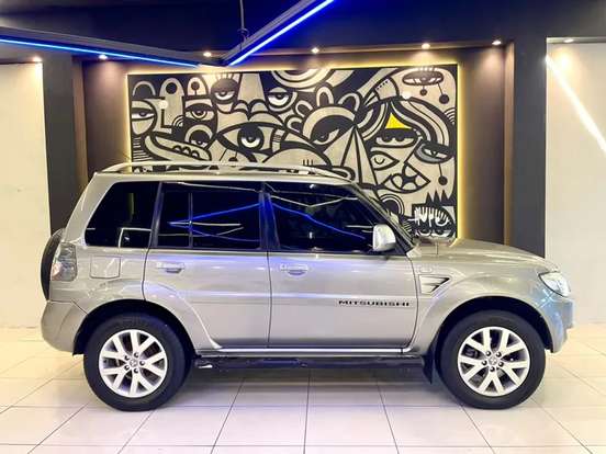 MITSUBISHI-PAJERO TR4-2012