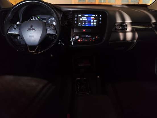 MITSUBISHI-OUTLANDER-2015