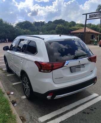 MITSUBISHI-OUTLANDER-2015