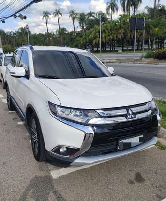 MITSUBISHI-OUTLANDER-2015