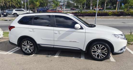 MITSUBISHI-OUTLANDER-2015