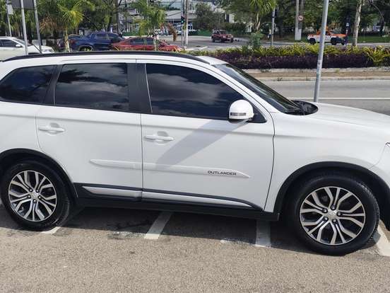 MITSUBISHI-OUTLANDER-2.0 16V GASOLINA 4P AUTOMÁTICO MITSUBISHI-OUTLANDER-2015